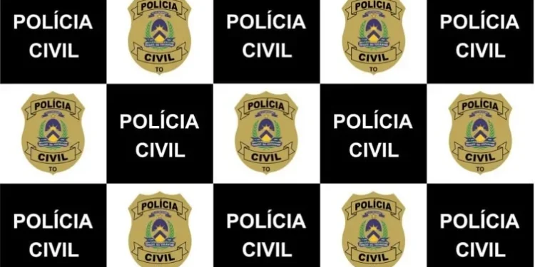 Comandadas pela delegada titular da DECA, Danyelle Toigo, as ações investigativas foram deflagradas assim que a PC/TO foi informada sobre o caso, ocorrido na última segunda-feira, dia 10, por volta das 10h, na Quadra 804 Sul, em Palmas. Na ocasião, os dois adolescentes abordaram a vítima, um idoso de 77 anos, e, armados com uma faca, exigiram os pertences do homem.
Em dado momento, um dos adolescentes desferiu um golpe de faca na região abdominal do idoso. O homem foi socorrido e encaminhado para receber atendimento médico. Eles conseguiram levar o aparelho celular e fugiram em seguida.
De imediato, a delegada e sua equipe iniciaram as diligências, sendo que, no dia 12, a autoridade policial representou pela internação dos adolescentes, pleito que foi deferido pelo juiz da Vara da Infância da Comarca de Palmas.
No último dia 13, um dos adolescentes envolvidos no caso se apresentou à DECA, onde foi dado cumprimento ao mandado de internação. O outro adolescente se apresentou espontaneamente à Delegacia nesta sexta-feira. Dessa forma, os dois passarão por audiência de apresentação e, em seguida, serão conduzidos ao Centro de Internação Provisória (CEIP-Palmas), onde aguardarão manifestação do Poder Judiciário.
Um dos adolescentes envolvidos no caso já possui passagem pela Polícia por ato infracional análogo a furto.
A delegada titular da DECA, Danyelle Toigo, destacou que a pronta ação da Polícia Civil gerou uma resposta imediata, a qual resultou na apreensão dos adolescentes pelo ato infracional grave, garantindo que as medidas socioeducativas cabíveis sejam aplicadas conforme dispõe o Estatuto da Criança e do Adolescente (ECA).