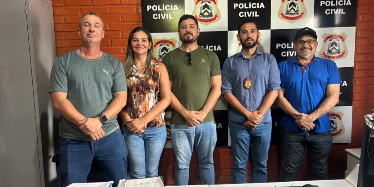 Ação conjunta das Polícias Civis do Tocantins e de Goiás resulta na localização e apreensão de retroescavadeira avaliada em mais de R$ 700 mil reais 