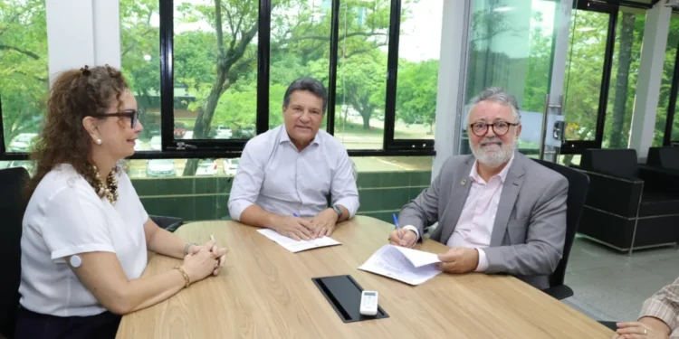 Meio ambiente e a Secretaria das Cidades firmam acordo para fortalecer gestão de resíduos e ampliar coleta seletiva no Tocantins