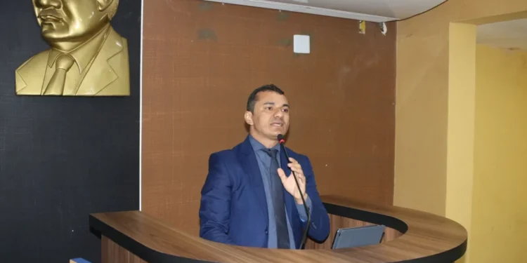 Netinho do Povo busca implantação de política pública de prevenção e enfrentamento à violência contra educadores e agentes educacionais.