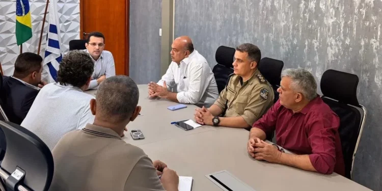 Representantes de entidades classistas se reúnem com secretário de Administração para discutir PEC do Teto Único dos Servidores Estaduais