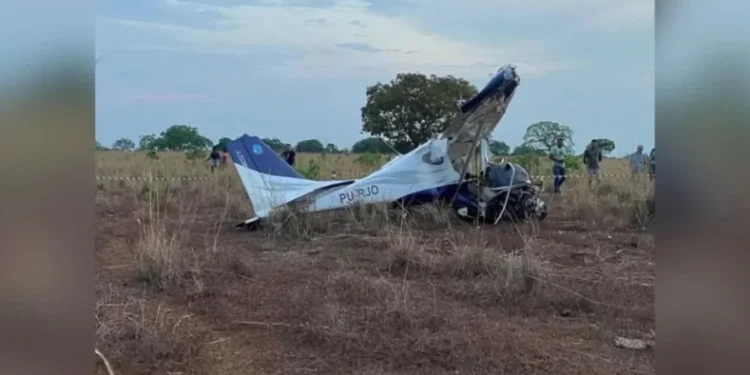 “Vai cair”: moradores gravam acidente com avião que matou duas pessoas