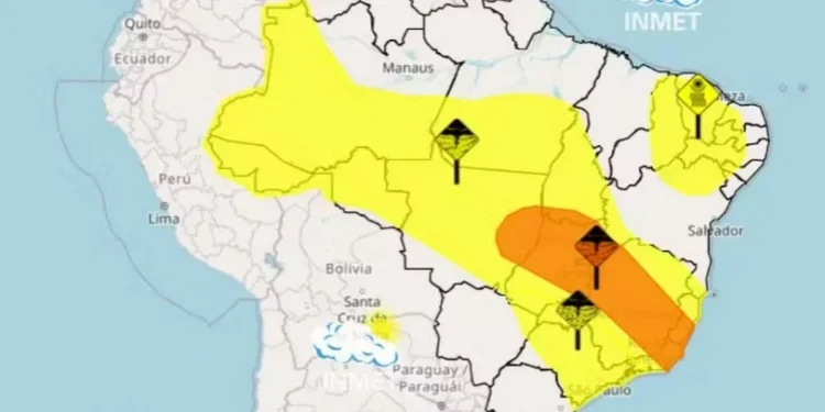 Mais de 15 estados começam a semana com alerta para chuvas intensas; veja quais