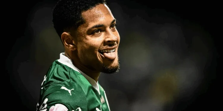Manchester United prepara oferta milionária para Vitor Roque. Confira