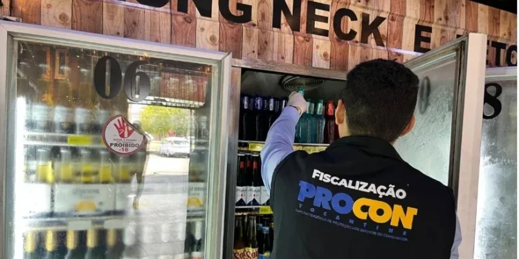 Procon Tocantins apreende mais de 1,4 mil produtos vencidos durante a Operação “De Olho no Copo”