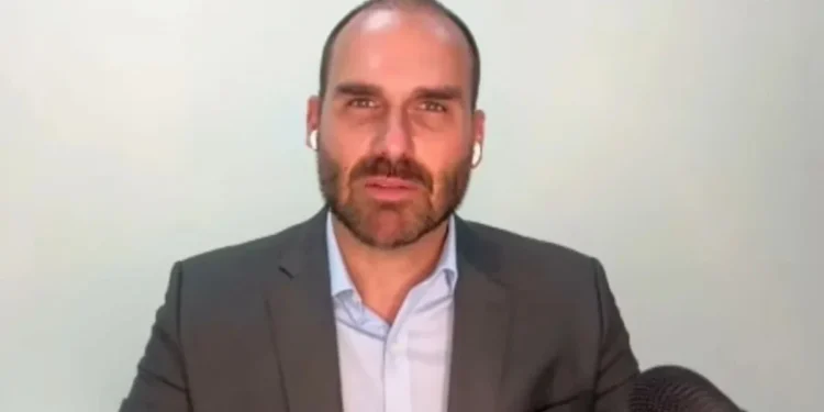 STF marca julgamento que pode tornar Eduardo Bolsonaro réu por coação