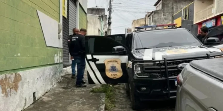 Pai é preso suspeito de atirar 7 vezes em filho de 14 anos na Bahia