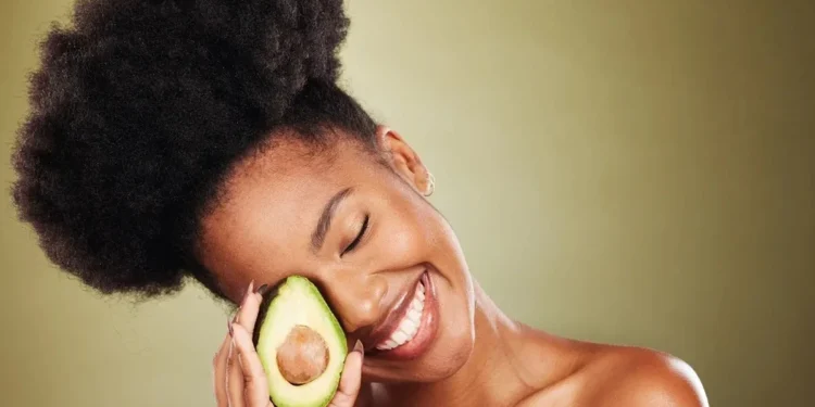 O que incluir na dieta e o que tirar para ter a pele bonita e saudável