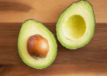 4 dicas para incluir abacate na rotina e ter refeições mais saudáveis