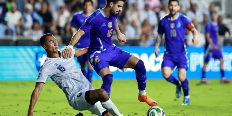 Flaco López revela que Messi pergunta sobre o Palmeiras