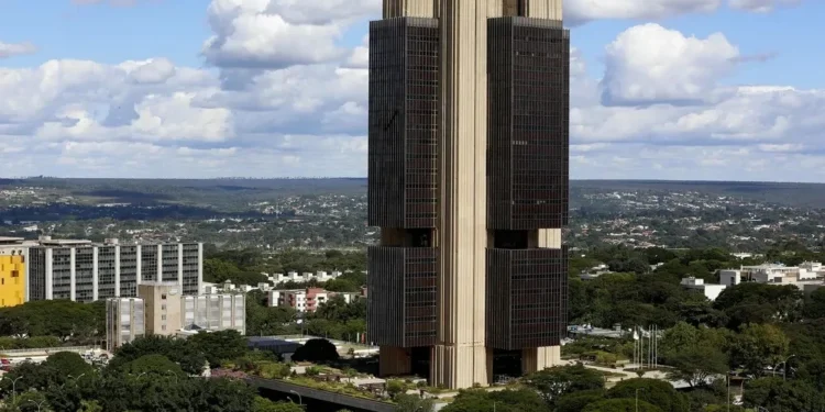 Brasil segue em 2º no ranking de maiores juros reais do mundo após decisão do Copom; veja lista