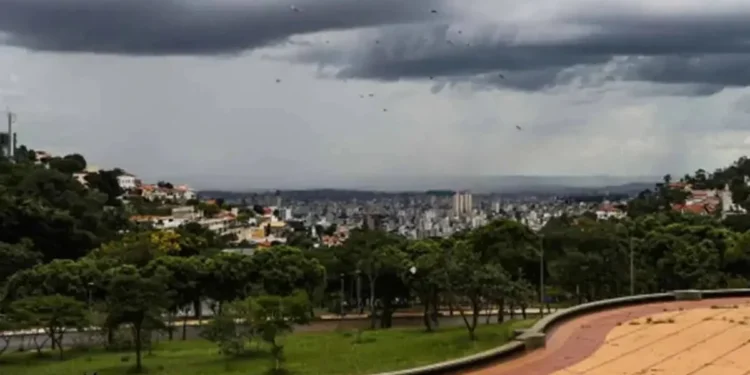 Chegada de ciclone traz chuva para diversos estados nesta quinta