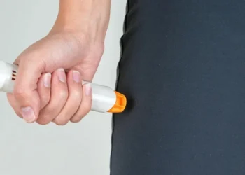 Anafilaxia: alta de casos expõe falta de acesso à caneta de adrenalina