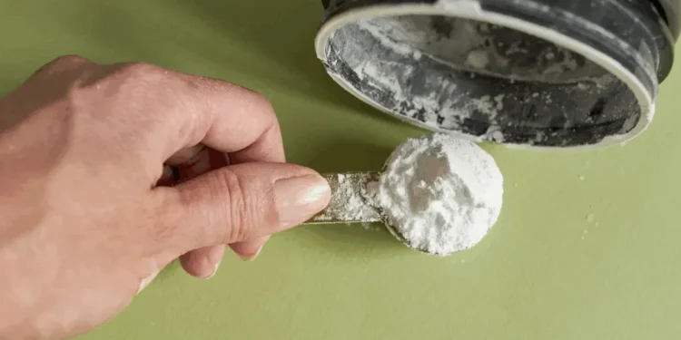 3 benefícios da creatina para quem não treina, segundo nutricionista