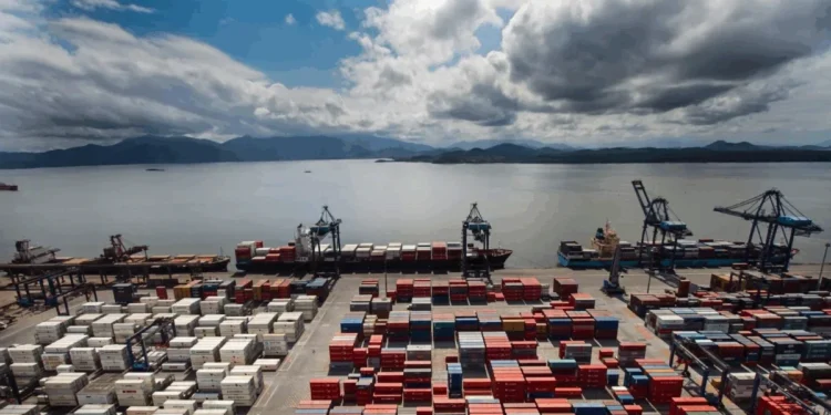 Em meio a tarifaço, exportações para os EUA caem 37,9% em outubro