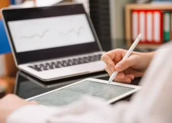 Black Friday 2025: para se preparar, comece a comparar preços desde já — Foto: Freepik