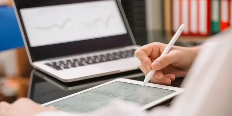 Black Friday 2025: para se preparar, comece a comparar preços desde já — Foto: Freepik