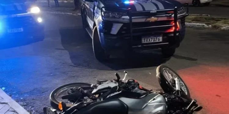 Motociclista bateu em viatura da Guarda Metropolitana de Palmas — Foto: Guarda Metropolitana/Divulgação