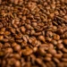 O impulso nos preços do café aconteceu devido aos sinais de menor oferta global — Foto: Wenderson Araujo/CNA