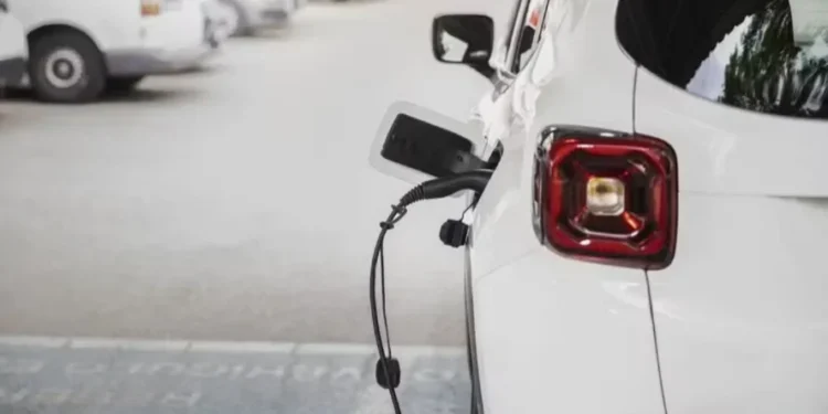 Até o momento, 41 países garantiram que, até 2040, toda sua frota de veículos médios e pesados será elétrica — Foto: Freepik