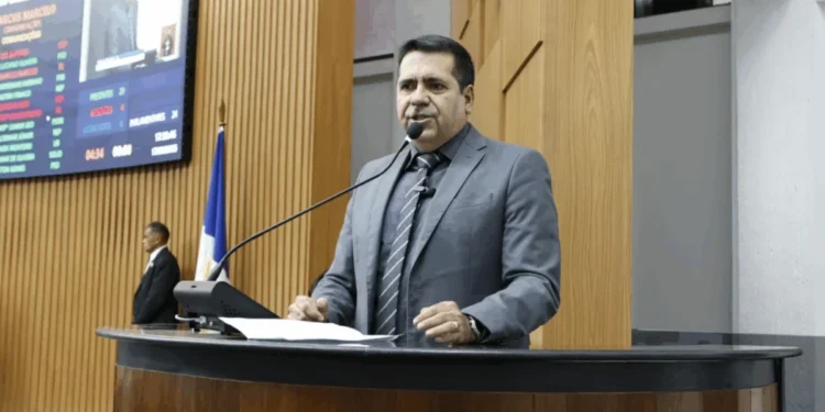 "A conta de água tem pesado cada vez mais no bolso da população. Acredito ser nosso dever acompanhar de perto esse processo", expressou o deputado - Foto: Dicom