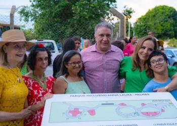 Governador Laurez Moreira, primeira-dama e desembargadora Ângela Prudente, ao lado da presidente da Apae de Palmas, Vilma Maria e assistidos da instituição na inauguração do Parque Acessível - Hiroshi Fukushima.
