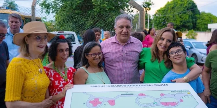 Governador Laurez Moreira, primeira-dama e desembargadora Ângela Prudente, ao lado da presidente da Apae de Palmas, Vilma Maria e assistidos da instituição na inauguração do Parque Acessível - Hiroshi Fukushima.