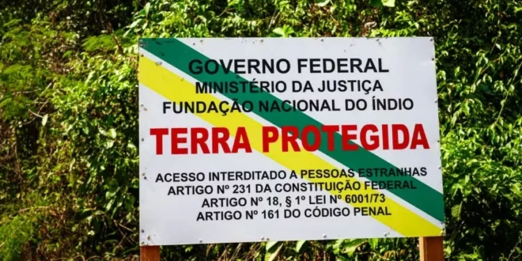 Para a CNA, demarcações de terras indígenas oficializadas pelo Executivo desconsideram a 'plena vigência' da lei do marco temporal — Foto: Ministério dos Povos Indígenas