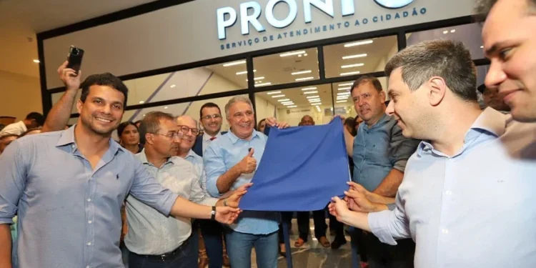 Governador do Tocantins, Laurez Moreira, entregou nesta sexta-feira, 14, em Araguaína, a nova sede do Programa de Atendimento ao Cidadão (PronTO) - (Crédito foto: Ademir dos Anjos/Governo do Tocantins)