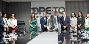 Documento foi assinado pelo secretário de Estado da Educação, Hercules Jackson; pela secretária de Estado do Trabalho e Desenvolvimento Social, Ana Carina Souto; e pela secretária-executiva da Saúde, Ana Paula Abadia - Foto: Rafael Batista/Ascom DPE-TO