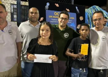 Estudantes recebem prêmios por destaques na leitura - Foto: Divulgação/Seduc/Governo do Tocantins