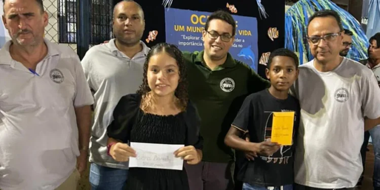 Estudantes recebem prêmios por destaques na leitura - Foto: Divulgação/Seduc/Governo do Tocantins