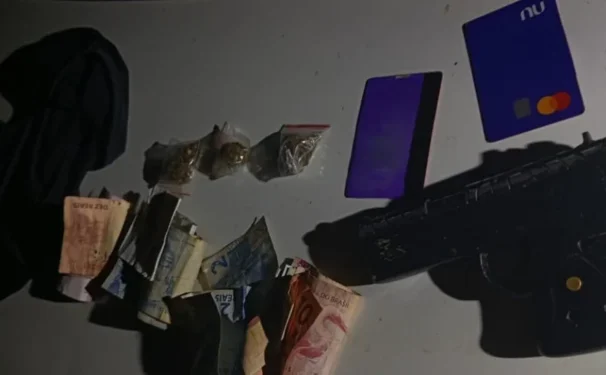 Atuação rápida permitiu a captura do suspeito e a recuperação de parte dos objetos subtraídos, além de duas armas de fogo artesanais - Foto: Ascom PMTO
