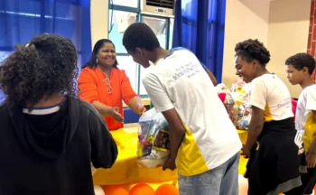 Distribuição de alimentos em Natal Solidário na Escola Deoclides Muniz em Almas - Foto: Divulgação/Governo do Tocantins
