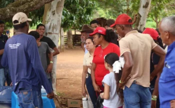 Estudantes da Escola Família Agrícola de Porto Nacional explicam ações realizadas durante o ano letivo em evento - Foto: Eziel Araújo/Governo do Tocantins