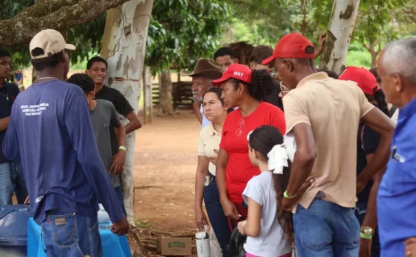 Estudantes da Escola Família Agrícola de Porto Nacional explicam ações realizadas durante o ano letivo em evento - Foto: Eziel Araújo/Governo do Tocantins