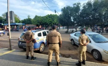 O condutor e a moto foram apresentados na delegacia. - Foto: 5º BPM /Ascom