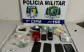 Ação policial resultou na apreensão de maconha, cocaína, crack, dinheiro, balança de precisão e outros materiais utilizados na comercialização de drogas. - Foto: Ascom PMTO
