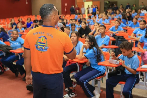 Alunos assistiram atentos palestras e oficinas ministradas por agentes da GMP e Defesa Civil – Foto Júnior Suzuki