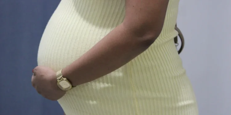 Empresária Leiliana Teles, destacou que a vacina traz segurança para o bebê e é essencial para as gestantes, por isso fez questão de receber a dose no primeiro dia – Foto Daniel Reis