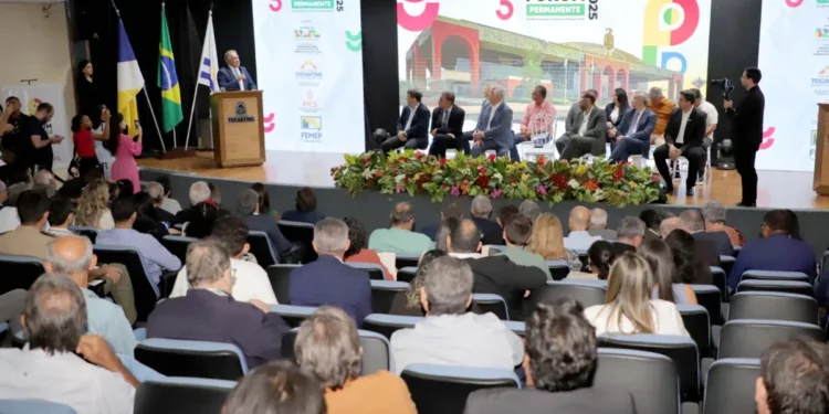 Em fórum nacional, governador Laurez Moreira e ministro Márcio França reforçam parceria institucional para fortalecer pequenos negócios no Tocantins (Adilvan Nogueira/Governo do Tocantins);