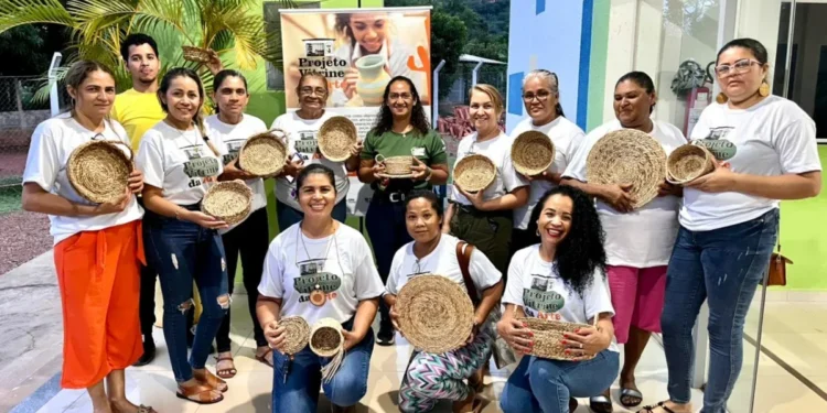 A oficina busca ressignificar matérias-primas naturais muitas vezes subvalorizadas e ampliar a perspectiva das artesãs - Foto: Naturatins/Governo do Tocantins