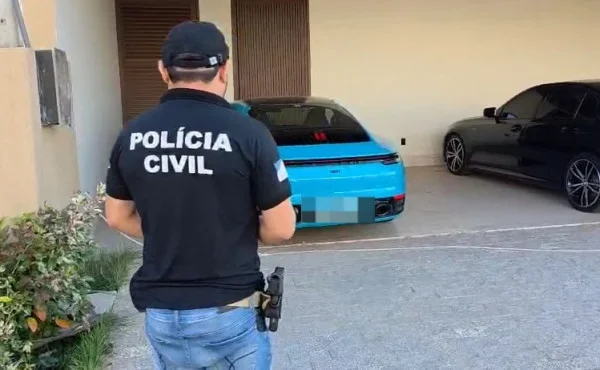 Veículos de luxo foram apreendidos durante operação Fraus, da Polícia Civil - Divulgação PCTO