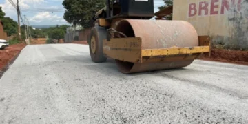 Pavimentação asfáltica em trechos da Rua 29 – Foto Alcione Luz