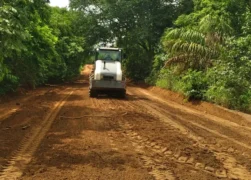 Serviços de terraplanagem nas estradas vicinais da área rural do São João - Foto Divulgação