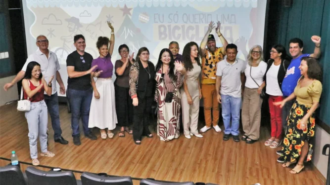 Toinho Mendes (de boné, ao centro) interagiu com o público presente no evento – Foto Flaviana OX FCP