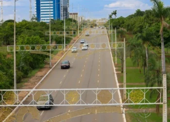 As estruturas iluminadas em LED da iluminação natalina contemplam o Plano Diretor e outros pontos da Capital – Foto: Regiane Rocha