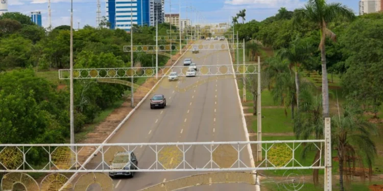 As estruturas iluminadas em LED da iluminação natalina contemplam o Plano Diretor e outros pontos da Capital – Foto: Regiane Rocha