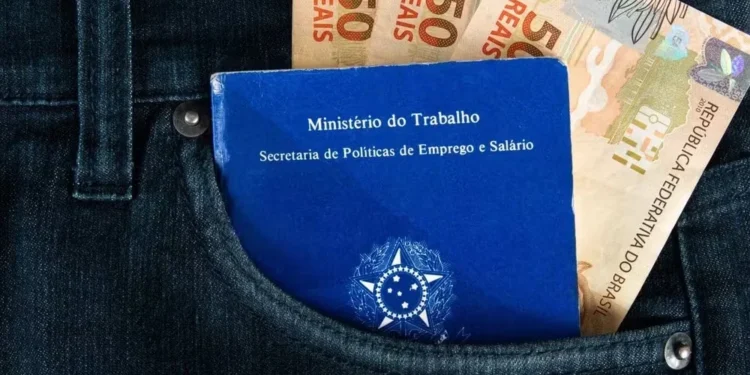 O consignado CLT é o mais vantajoso do mercado financeiro atual — Foto: Pegatroco/Divulgação