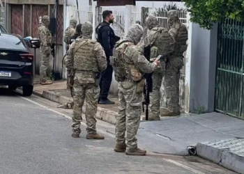 Cumprimento de mandados de busca e apreensão em Cuiabá — Foto: Divulgação/Polícia Civil